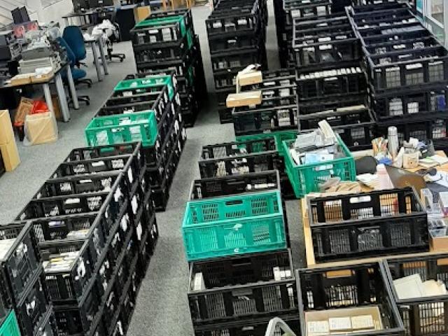 Back to being a bit cluttered, with 6 separate stacks of crates.